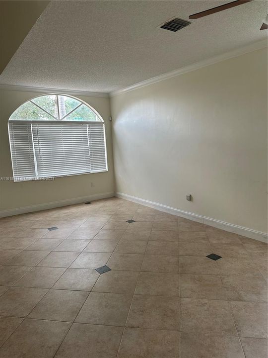 For Rent: $4,200 (3 beds, 3 baths, 1784 Square Feet)