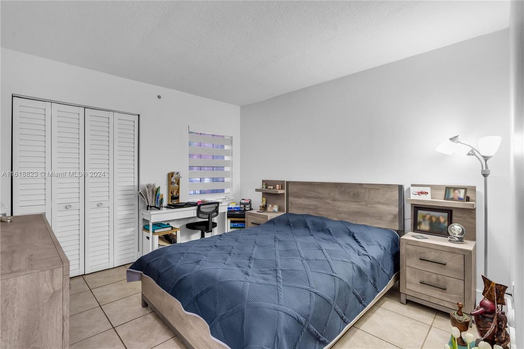 Recently Sold: $320,000 (2 beds, 2 baths, 904 Square Feet)