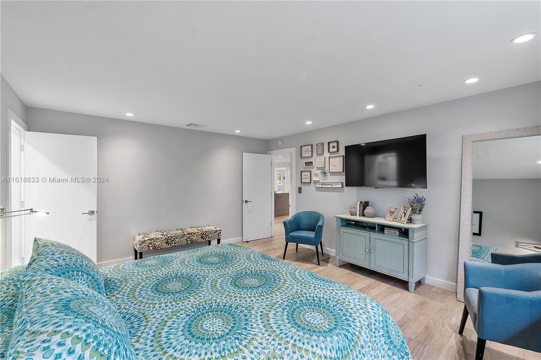 Recently Sold: $690,000 (3 beds, 3 baths, 2200 Square Feet)