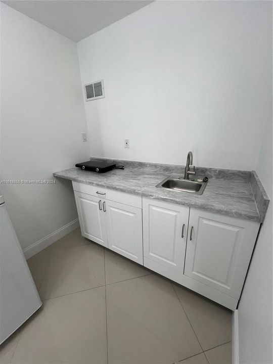 Recently Rented: $1,350 (1 beds, 1 baths, 1418 Square Feet)