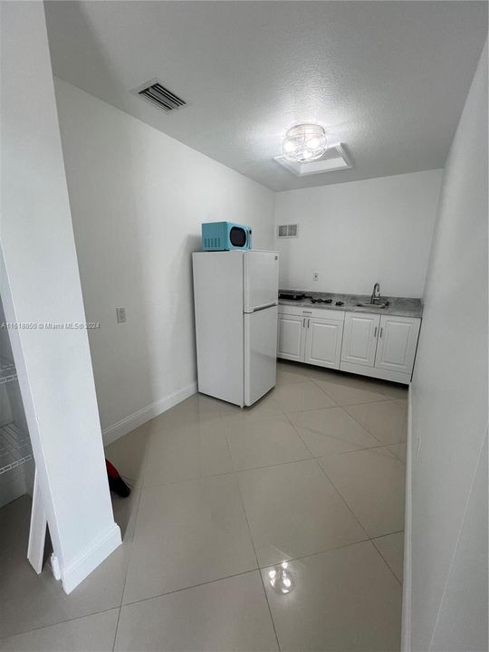 Recently Rented: $1,350 (1 beds, 1 baths, 1418 Square Feet)