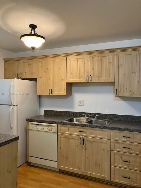 Recently Rented: $2,200 (2 beds, 2 baths, 830 Square Feet)