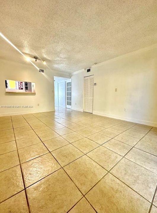 Recently Rented: $1,750 (1 beds, 1 baths, 848 Square Feet)