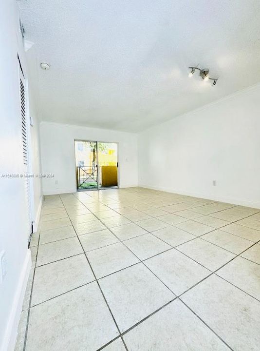 Recently Rented: $1,750 (1 beds, 1 baths, 848 Square Feet)