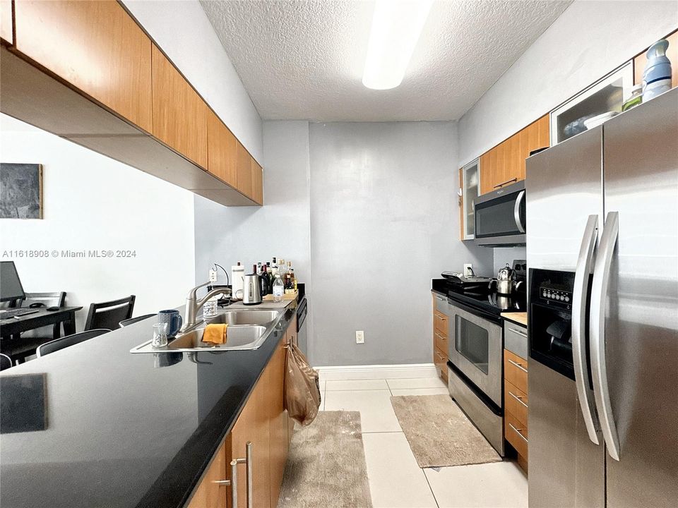 For Sale: $449,999 (1 beds, 1 baths, 791 Square Feet)