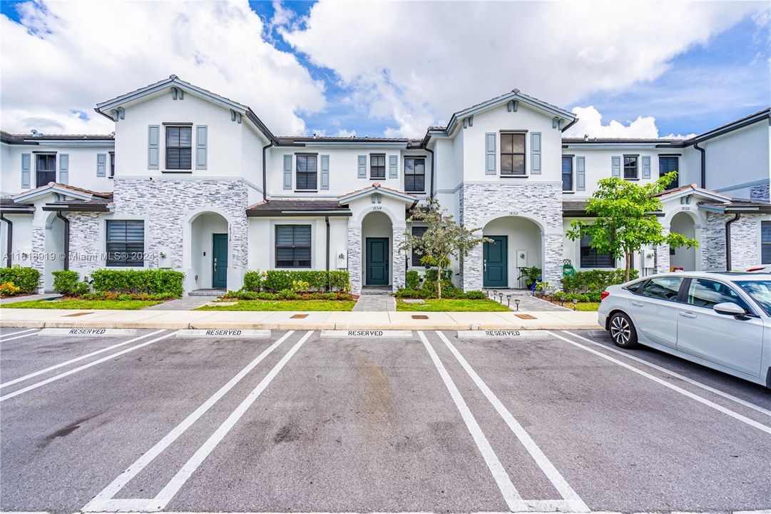 Recently Sold: $510,000 (3 beds, 3 baths, 1256 Square Feet)