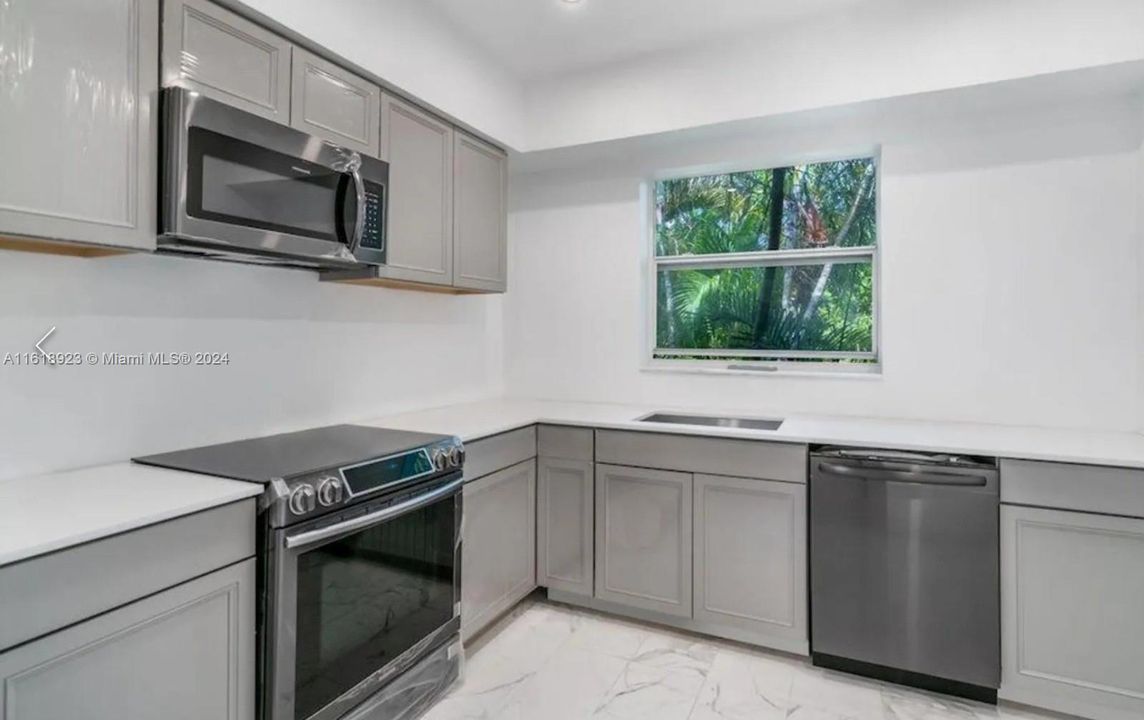 Recently Rented: $2,398 (1 beds, 1 baths, 700 Square Feet)