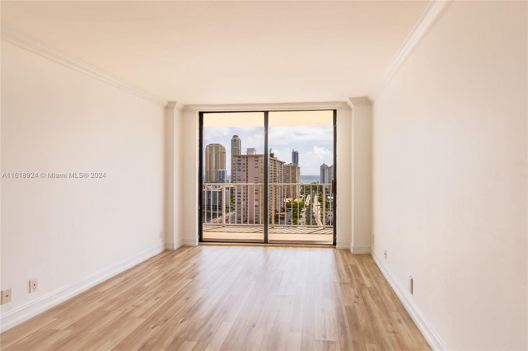 For Sale: $568,000 (2 beds, 2 baths, 1396 Square Feet)