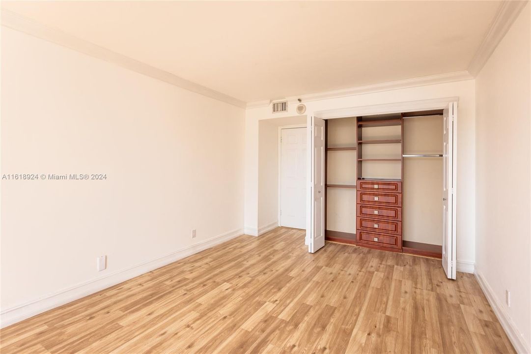 For Sale: $568,000 (2 beds, 2 baths, 1396 Square Feet)