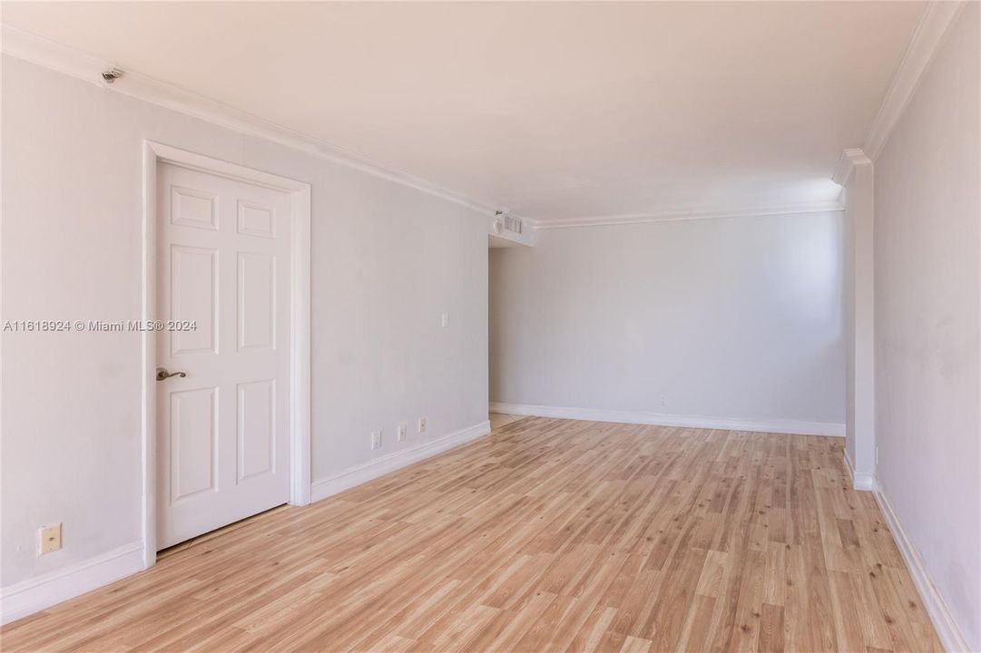 For Sale: $568,000 (2 beds, 2 baths, 1396 Square Feet)