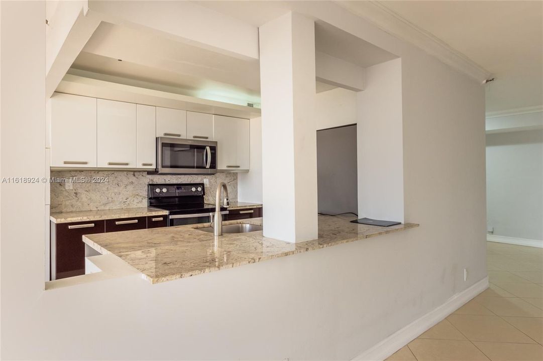 For Sale: $568,000 (2 beds, 2 baths, 1396 Square Feet)