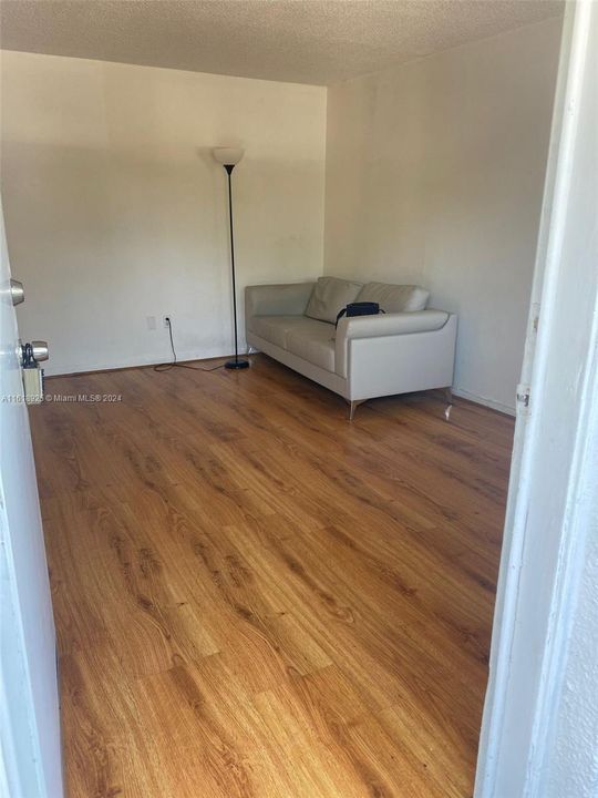 For Rent: $1,750 (1 beds, 1 baths, 620 Square Feet)