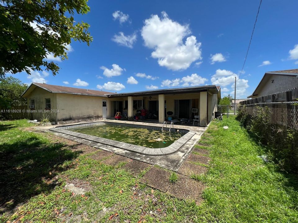 Recently Sold: $400,000 (4 beds, 2 baths, 1817 Square Feet)