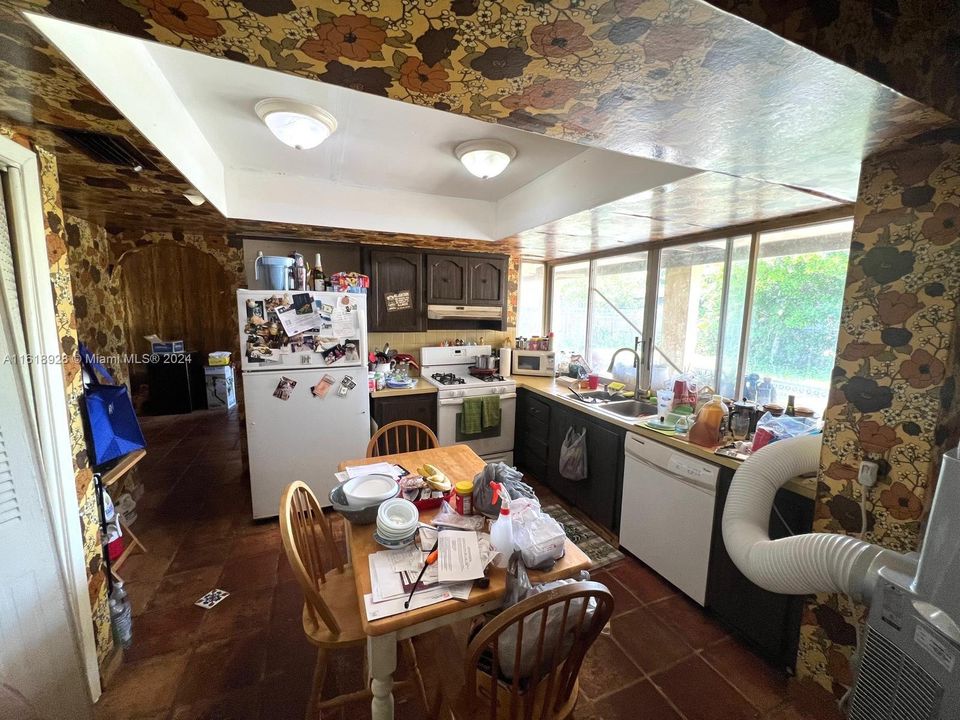 Vendido Recientemente: $400,000 (4 camas, 2 baños, 1817 Pies cuadrados)