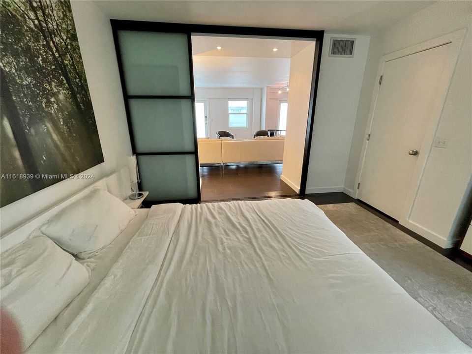 Recently Rented: $2,500 (1 beds, 1 baths, 694 Square Feet)