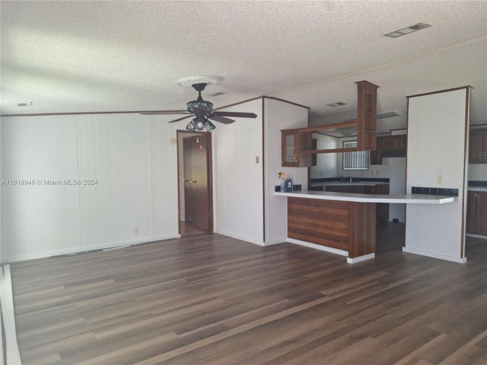 Active With Contract: $2,200 (4 beds, 2 baths, 1690 Square Feet)