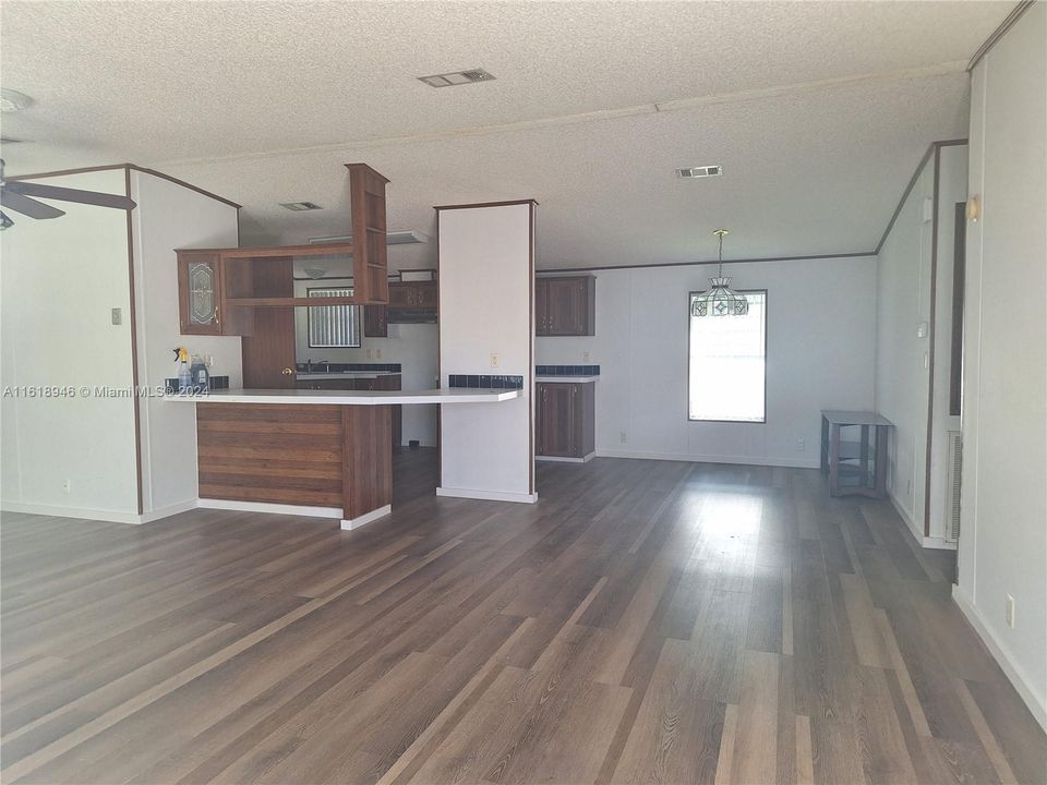 Active With Contract: $2,200 (4 beds, 2 baths, 1690 Square Feet)