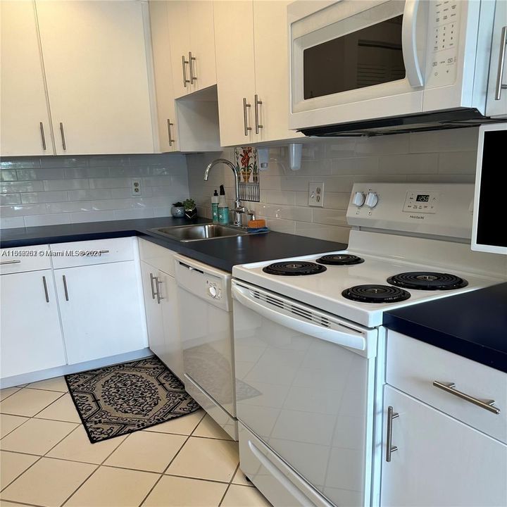 For Rent: $7,000 (2 beds, 2 baths, 1383 Square Feet)