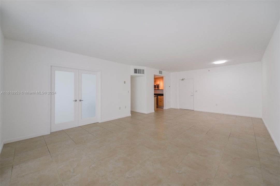 For Sale: $1,100,000 (2 beds, 2 baths, 1056 Square Feet)