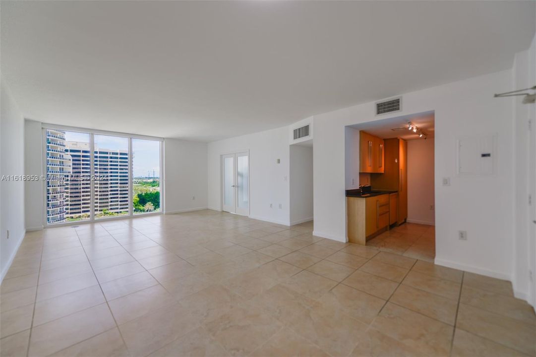 For Sale: $1,100,000 (2 beds, 2 baths, 1056 Square Feet)