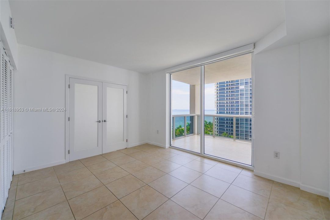 For Sale: $1,100,000 (2 beds, 2 baths, 1056 Square Feet)