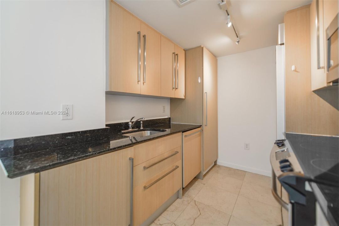 For Sale: $1,100,000 (2 beds, 2 baths, 1056 Square Feet)