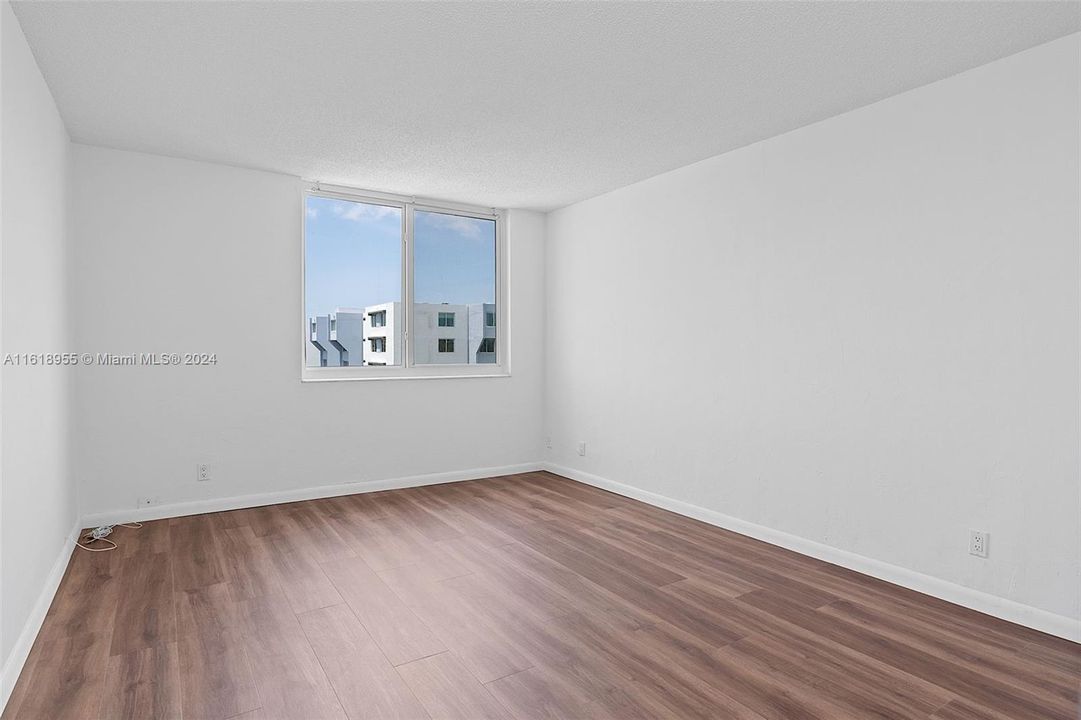 Recently Rented: $1,900 (1 beds, 1 baths, 699 Square Feet)