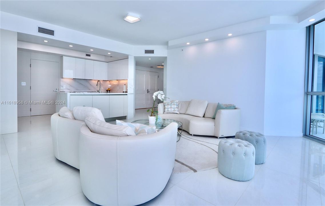 Recently Sold: $1,899,999 (3 beds, 3 baths, 2115 Square Feet)