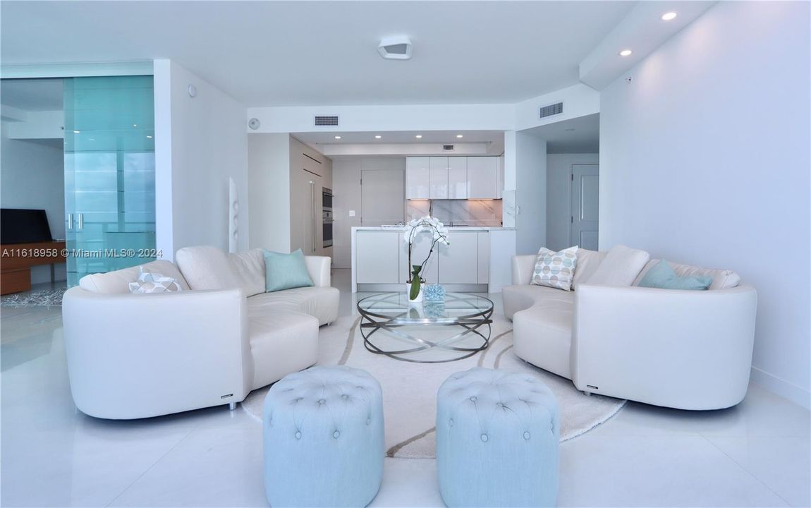 Recently Sold: $1,899,999 (3 beds, 3 baths, 2115 Square Feet)