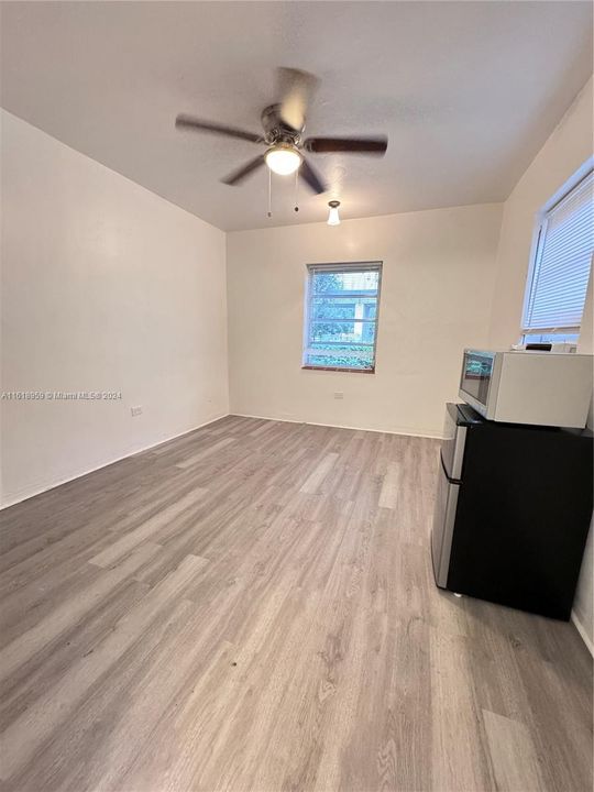 Recently Rented: $1,150 (1 beds, 1 baths, 200 Square Feet)