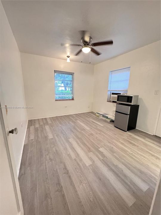 Recently Rented: $1,150 (1 beds, 1 baths, 200 Square Feet)