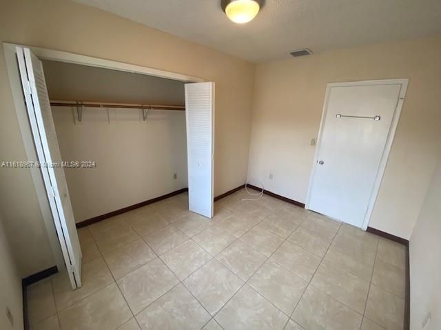 Recently Rented: $3,000 (3 beds, 2 baths, 1400 Square Feet)