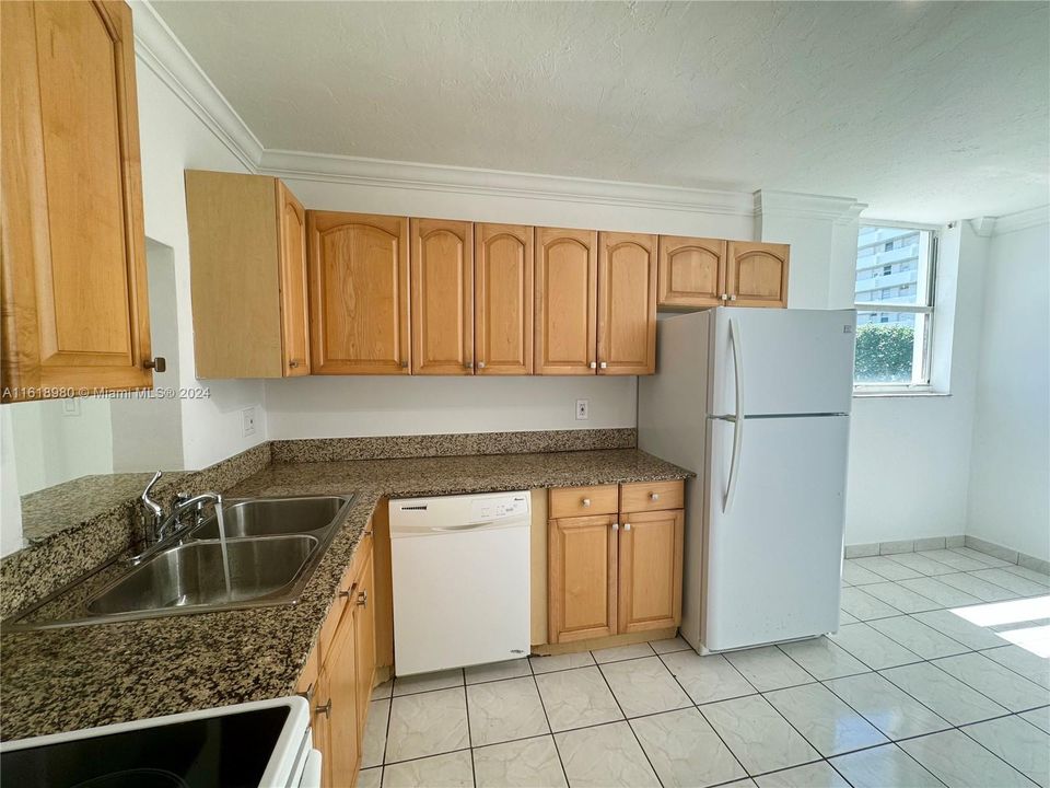 For Rent: $2,700 (2 beds, 2 baths, 1083 Square Feet)