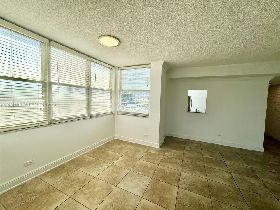 For Rent: $2,700 (2 beds, 2 baths, 1083 Square Feet)