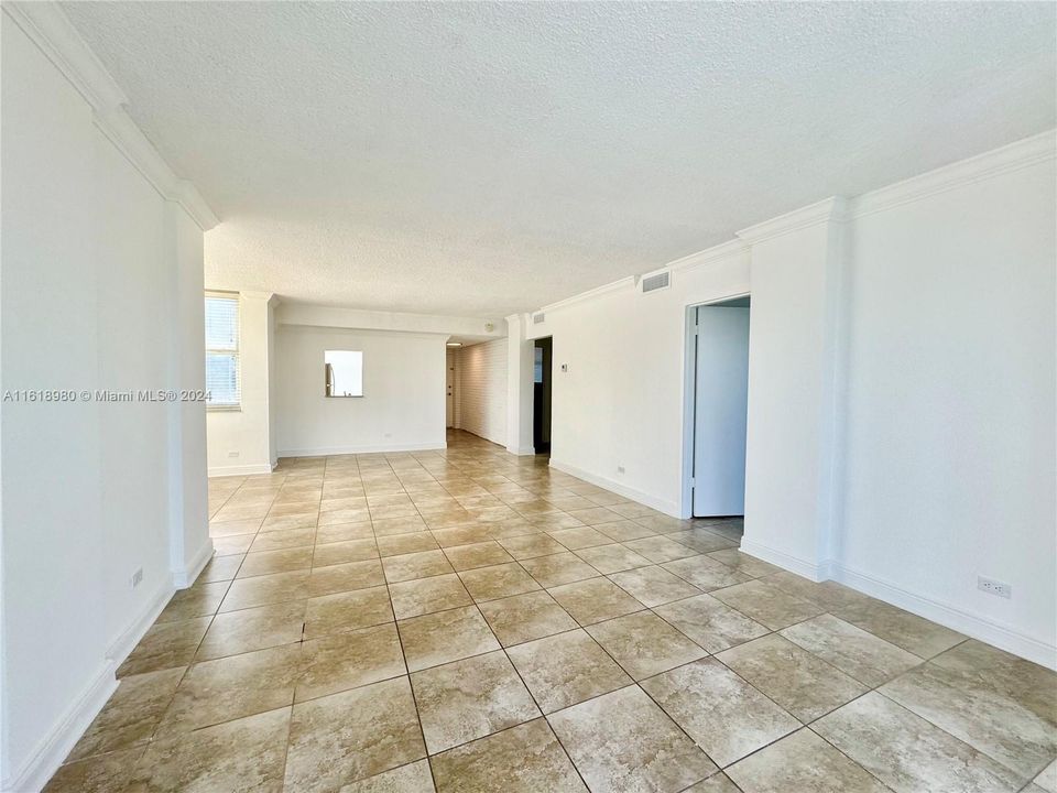 For Rent: $2,700 (2 beds, 2 baths, 1083 Square Feet)