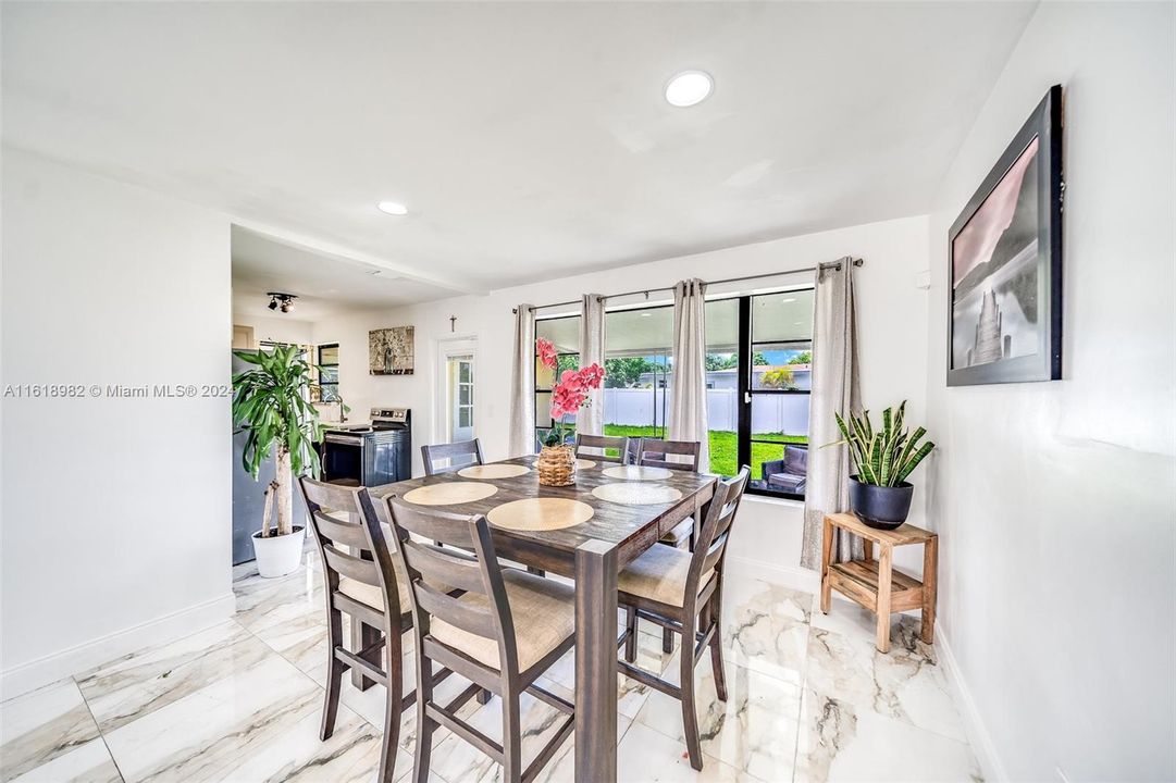 Recently Sold: $465,000 (3 beds, 2 baths, 1050 Square Feet)