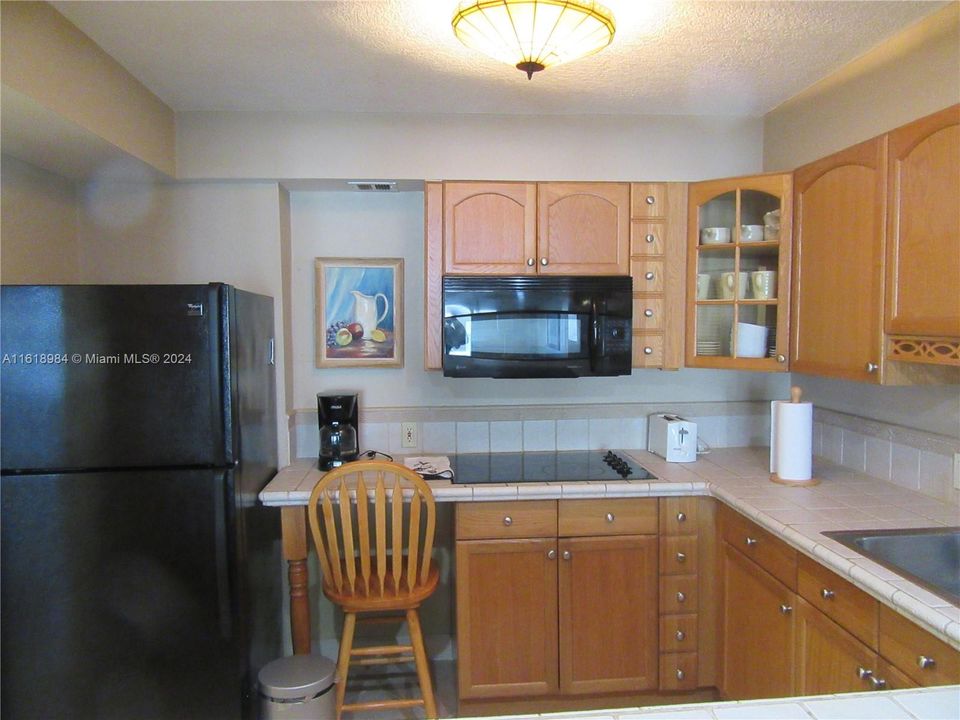 For Rent: $3,400 (1 beds, 2 baths, 825 Square Feet)