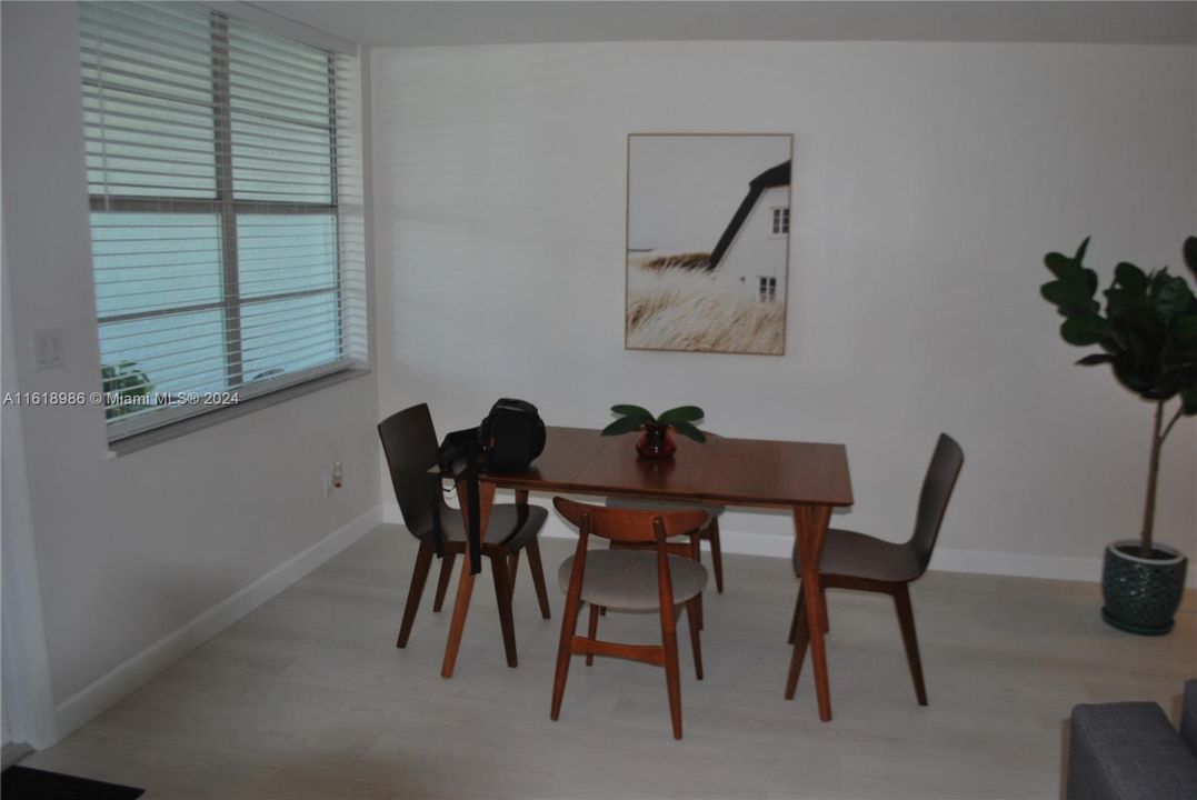 Recently Rented: $1,900 (1 beds, 1 baths, 855 Square Feet)