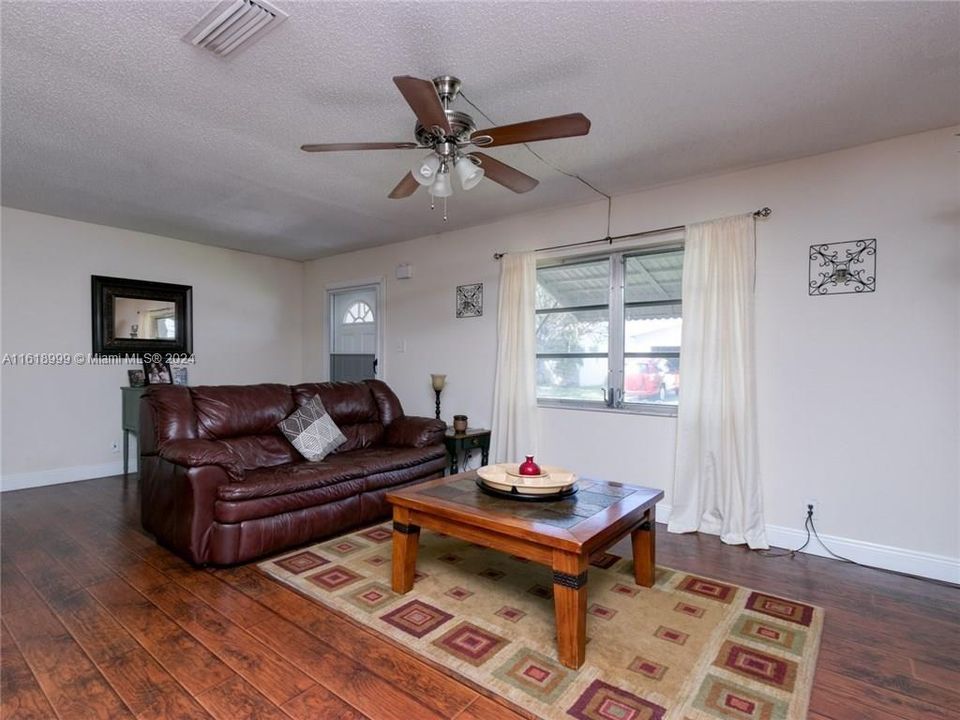 For Sale: $330,000 (2 beds, 2 baths, 1690 Square Feet)