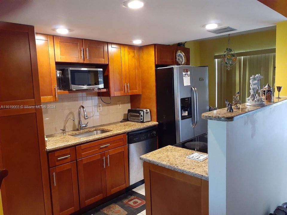 For Sale: $169,000 (2 beds, 2 baths, 960 Square Feet)