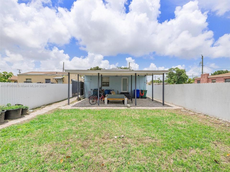 Recently Sold: $459,000 (3 beds, 2 baths, 1057 Square Feet)