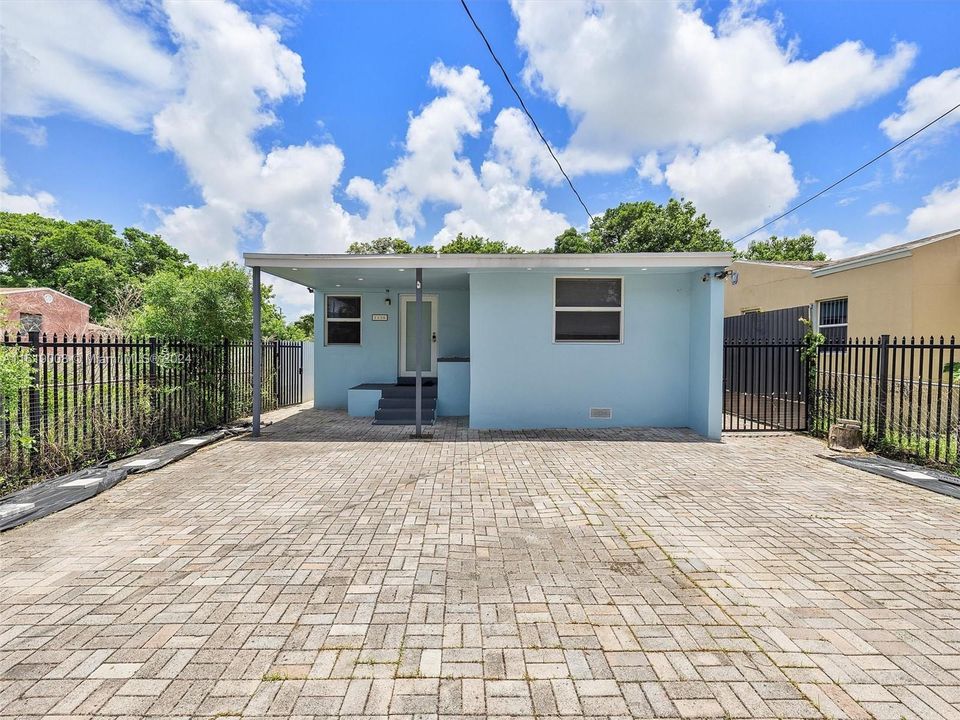 Recently Sold: $459,000 (3 beds, 2 baths, 1057 Square Feet)