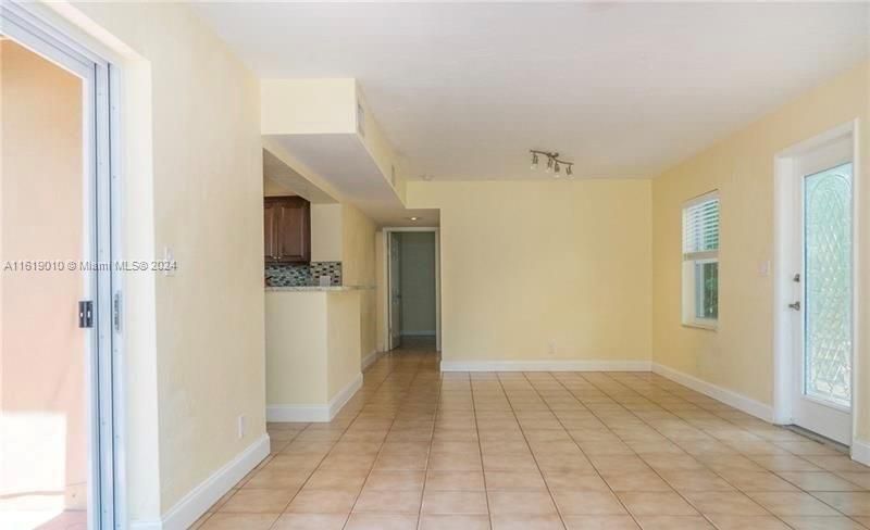 For Rent: $2,600 (2 beds, 2 baths, 1200 Square Feet)