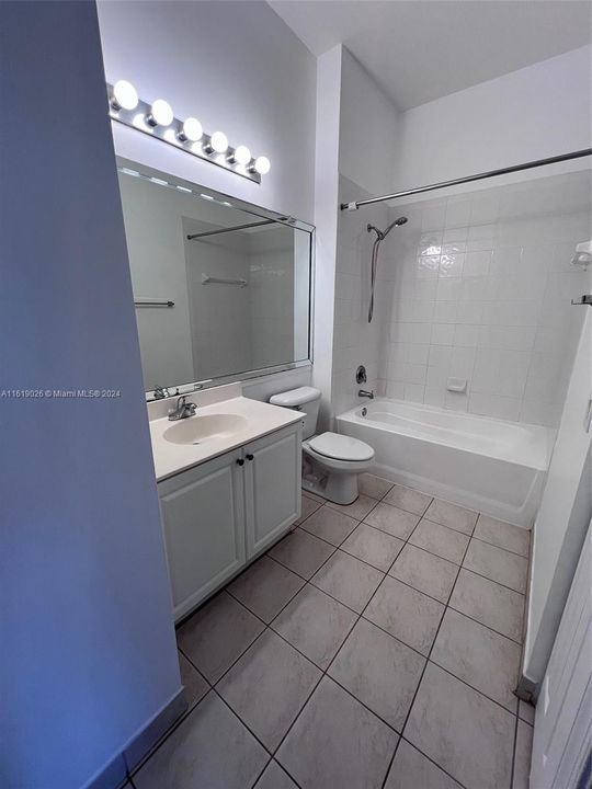 Recently Rented: $2,000 (1 beds, 1 baths, 775 Square Feet)