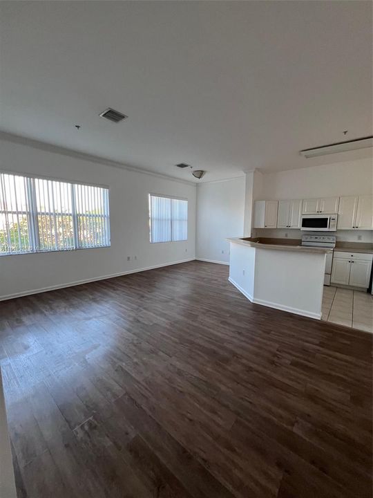 Recently Rented: $2,000 (1 beds, 1 baths, 775 Square Feet)