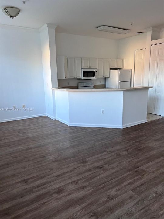 Recently Rented: $2,000 (1 beds, 1 baths, 775 Square Feet)