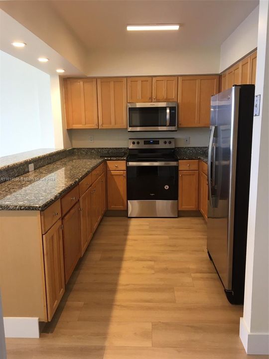 For Sale: $489,000 (1 beds, 1 baths, 900 Square Feet)