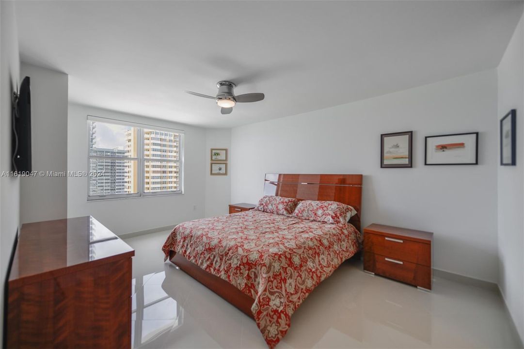 Recently Sold: $1,100,000 (3 beds, 2 baths, 1740 Square Feet)