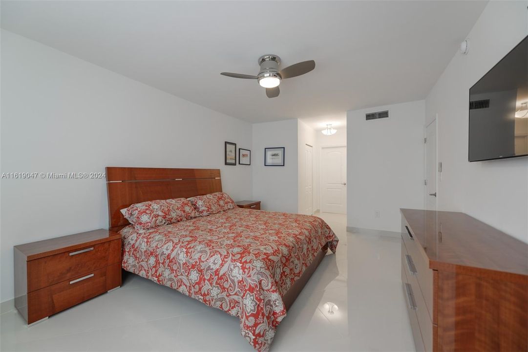 Recently Sold: $1,100,000 (3 beds, 2 baths, 1740 Square Feet)