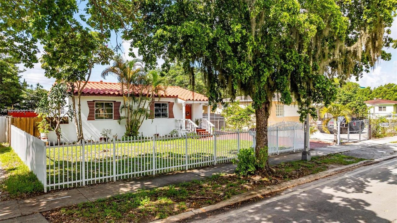 Vendido Recientemente: $469,000 (2 camas, 1 baños, 925 Pies cuadrados)